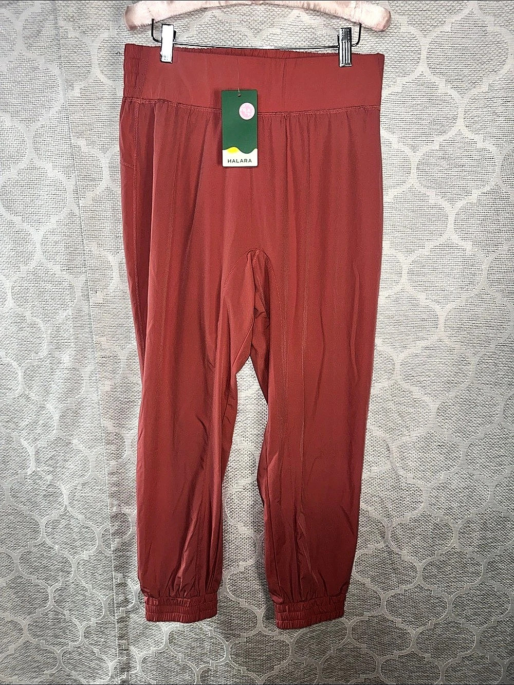 HALARA Jogger Pants in rose pink Size Large NWT